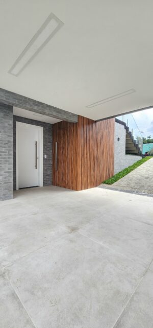 Porta em ACM Wood Jatobá ripado na vertical - Imagem 7