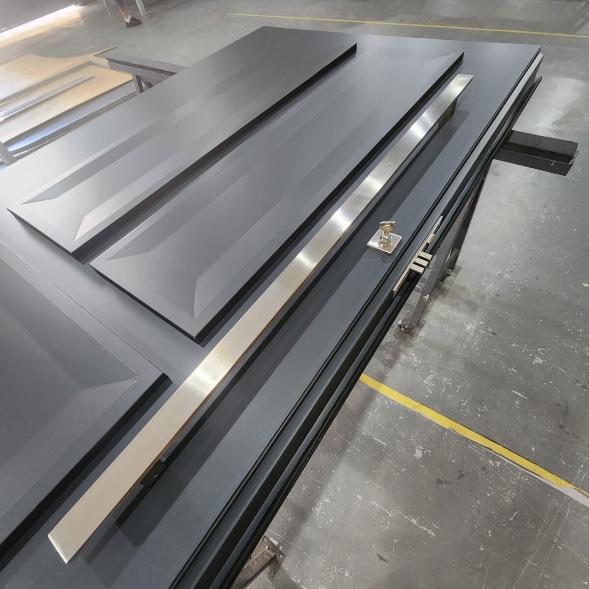 20230308_165509 Porta em ACM 3D Pro 7016 Anthracite Grey - Imagem 4