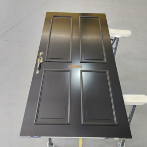 Porta em ACM preto fosco modelo colonial - Imagem 2