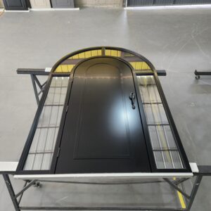 Porta em ACM modelo em arco preto fosco com portal de vidro em arco - Imagem 4