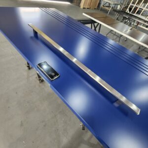 Porta em ACM azul com fechadura digital marca Pado - Imagem 3