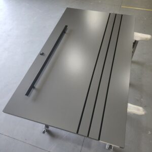 Porta em ACM Dark Grey com frisos preto fosco - Imagem 2