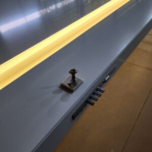 Porta em ACM com puxador cava na própria porta com led - Imagem 6