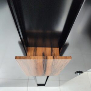 Porta em ACM preto fosco com puxador especial Wood Jatobá - Imagem 4