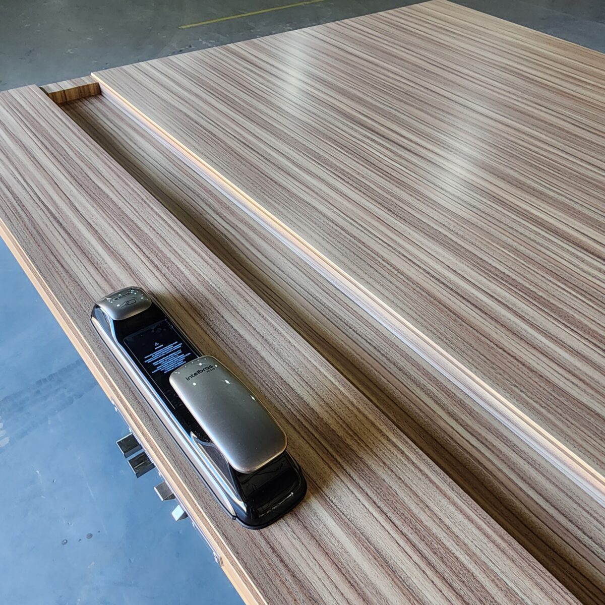 Porta em ACM Wood Carvalho Mel com puxador cava - Imagem 4