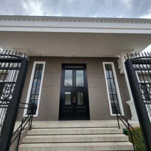 Porta em ACM modelo colonial exclusivo com dezenas de detalhes especiais - Imagem 3