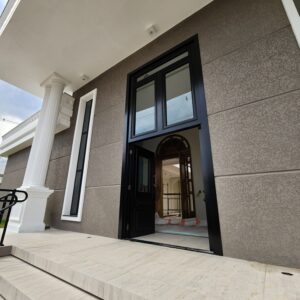 Porta em ACM modelo colonial exclusivo com dezenas de detalhes especiais - Imagem 6