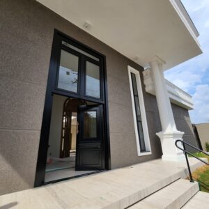 Porta em ACM modelo colonial exclusivo com dezenas de detalhes especiais - Imagem 7