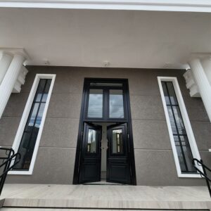 Porta em ACM modelo colonial exclusivo com dezenas de detalhes especiais - Imagem 8