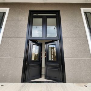 Porta em ACM modelo colonial exclusivo com dezenas de detalhes especiais - Imagem 9