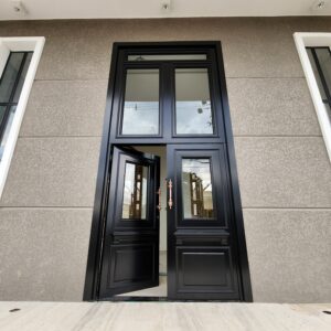 Porta em ACM modelo colonial exclusivo com dezenas de detalhes especiais - Imagem 13