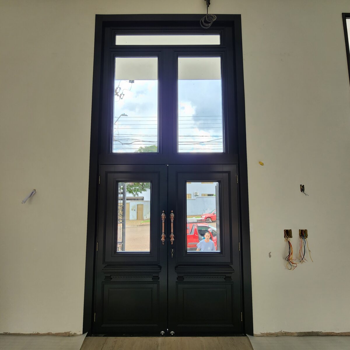 Porta em ACM modelo colonial exclusivo com dezenas de detalhes especiais - Imagem 16