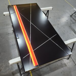 Porta em ACM modelo BBB preto fosco com puxador cava vermelho com led