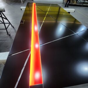 Porta em ACM modelo BBB preto fosco com puxador cava vermelho com led - Imagem 2