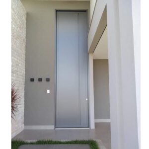 Porta em ACM cinza com puxador cava na própria porta