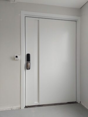 Porta em ACM duas cores com puxador cava na própria porta - Imagem 7