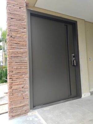 Porta em ACM duas cores com puxador cava na própria porta - Imagem 2