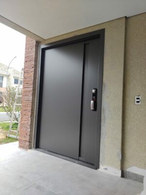 Porta em ACM duas cores com puxador cava na própria porta - Imagem 3