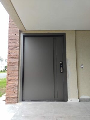 Porta em ACM duas cores com puxador cava na própria porta - Imagem 4