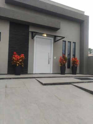 Porta em ACM branco fosco com 4 frisos horizontais - Imagem 4