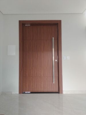 Porta em ACM Wood Mogno com painéis fixos - Imagem 5