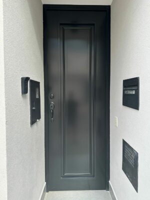 Porta me ACM modelo colonial preto fosco - Imagem 2