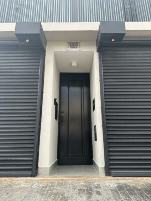 Porta me ACM modelo colonial preto fosco - Imagem 3