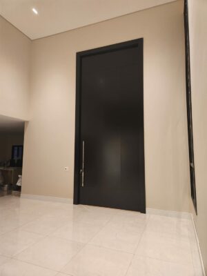 Porta em ACM preto fosco com frisos - Imagem 4