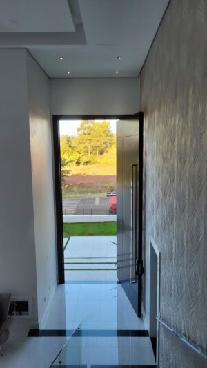 Porta em ACM preto fosco com fechadura Samsung digital - Imagem 7