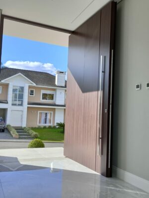 Porta em ACM com painéis fixos no mesmo alinhamento da porta - Imagem 5