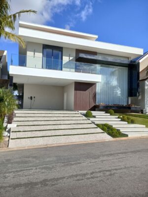 Porta em ACM com painéis fixos no mesmo alinhamento da porta - Imagem 6