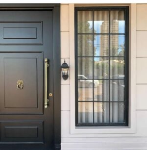 Porta em ACM modelo colonial preto fosco - Imagem 2