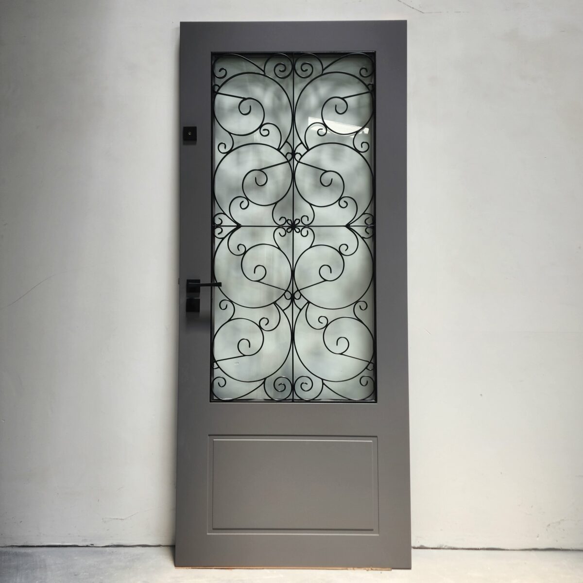 20230116_113243 Porta kit pronto especial com grade e pintura laca cinza - Imagem 1