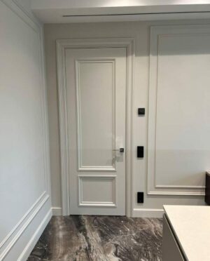 Porta kit pronto especial com apliques de molduras e almofadas