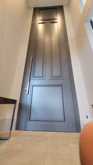 Porta em ACM modelo colonial chapa Dark Grey - Imagem 3