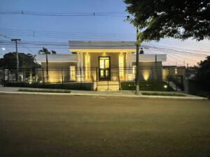 Porta em ACM preto fosco, sistema de abetura dupla, modelo neoclássica exclusivo - Imagem 6