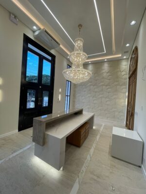 Porta em ACM preto fosco, sistema de abetura dupla, modelo neoclássica exclusivo - Imagem 3