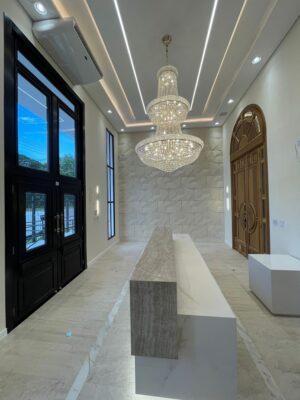 Porta em ACM preto fosco, sistema de abetura dupla, modelo neoclássica exclusivo - Imagem 2