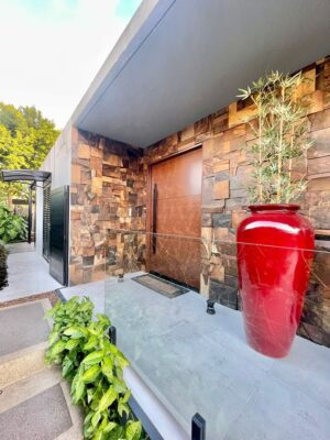 Porta pivotante em ACM aço corten - Imagem 2