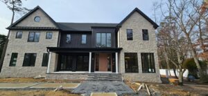 Porta pivotante em ACM Wood Carvalho Mel com portal duplo lateral - Imagem 7