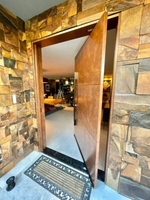 Porta pivotante em ACM aço corten - Imagem 3