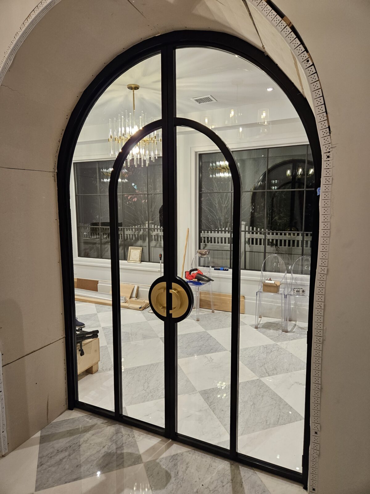 Porta em ACM com sistema de abertura dupla modelo em arco - Imagem 1