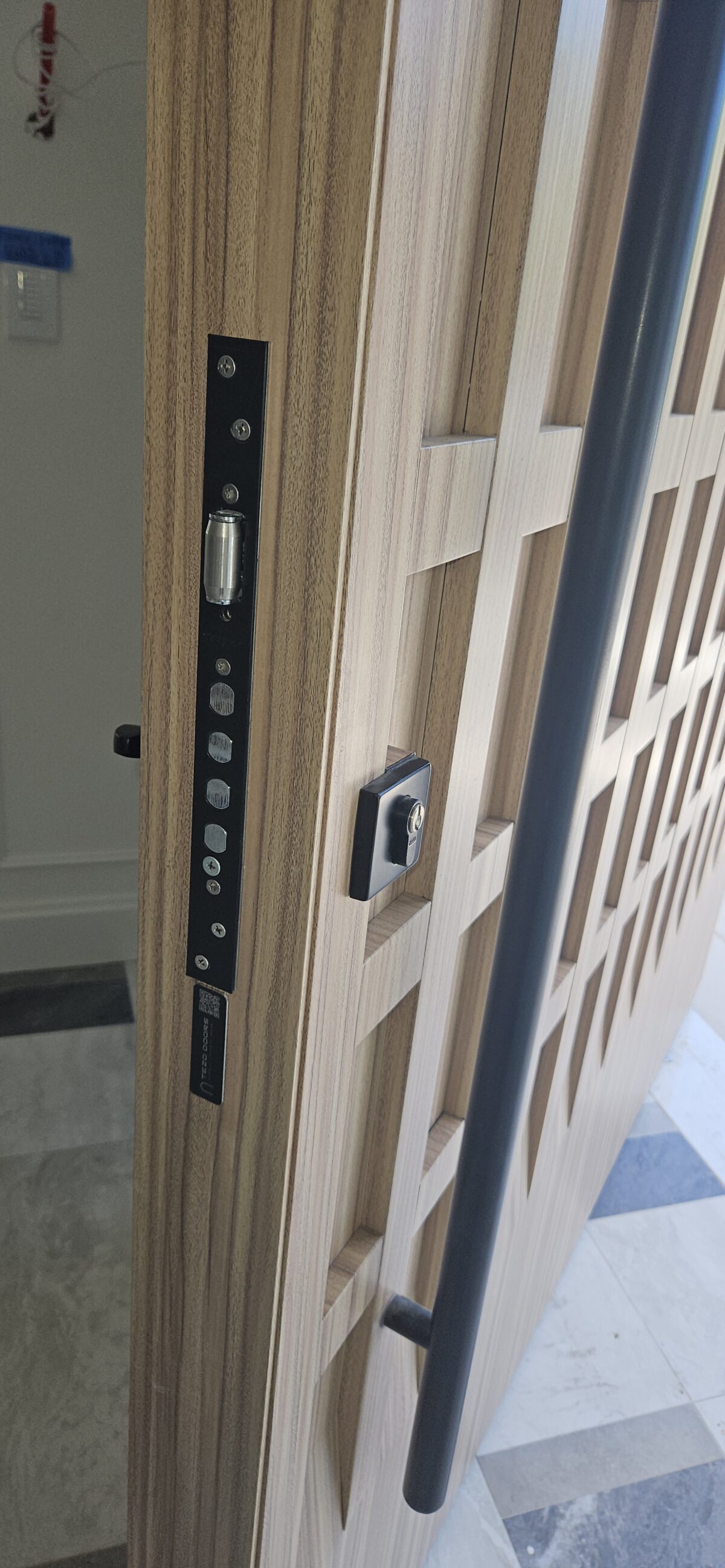 Porta pivotante em ACM Wood Carvalho Mel modelo exclusivo - Imagem 6