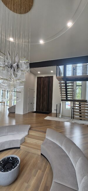 Porta Pivotante em ACM Wood Ebano modelo ripado vertical - Imagem 11