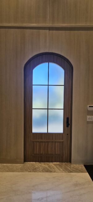 Porta em ACM Wood Carvalho Mel modelo em arco - Imagem 6