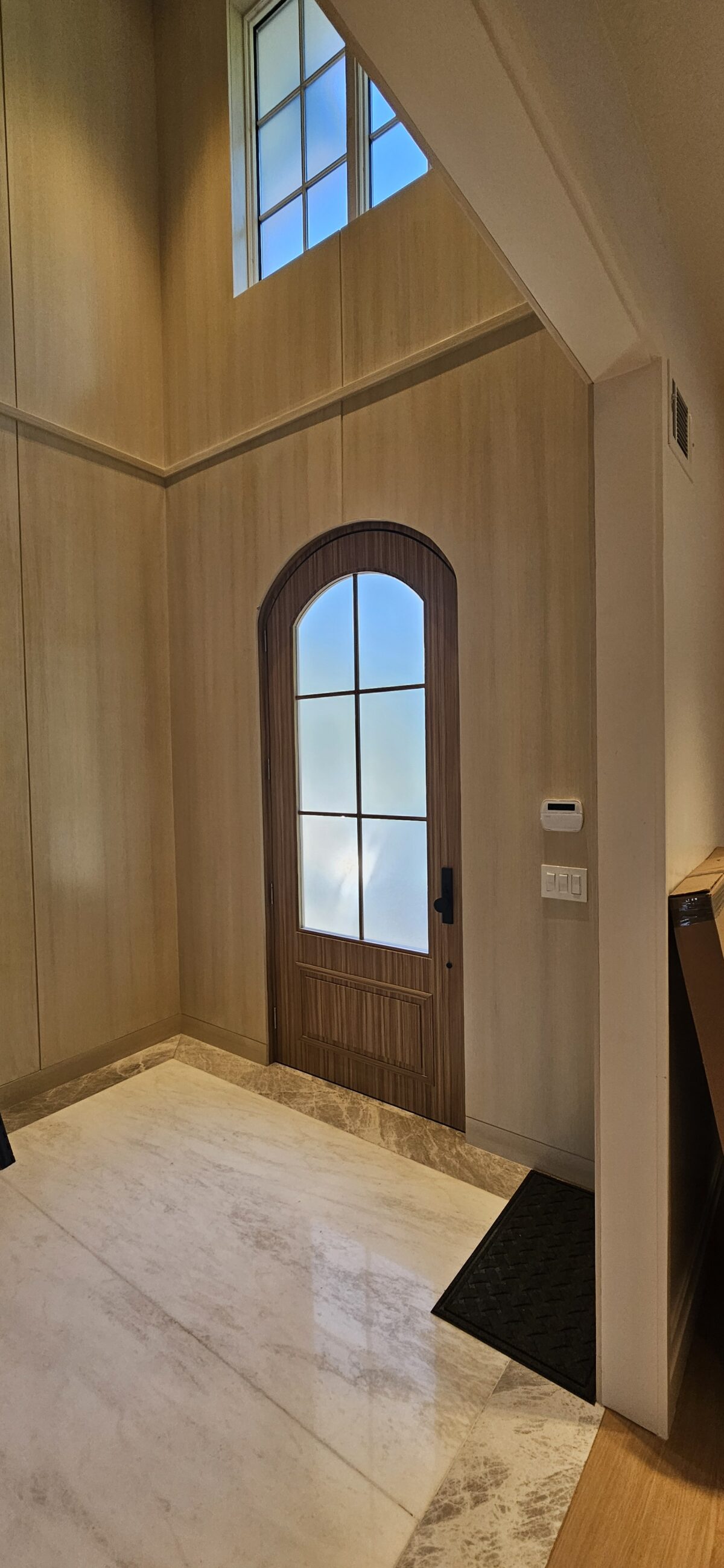 161 Porta em ACM Wood Carvalho Mel modelo em arco - Imagem 7