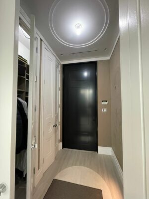 Porta pivotante em ACM preto fosco - Imagem 3