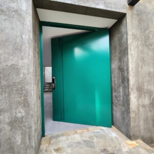 Porta pivotante em ACM PRO 124 Post Green com puxador cava - Imagem 2