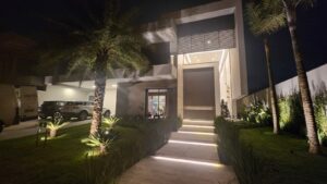 Porta em ACM Dark Grey com puxador cava escovado - Imagem 2