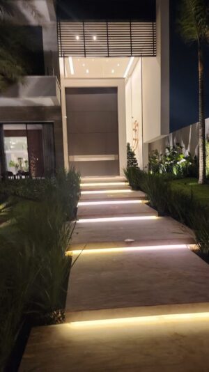 Porta em ACM Dark Grey com puxador cava escovado - Imagem 3